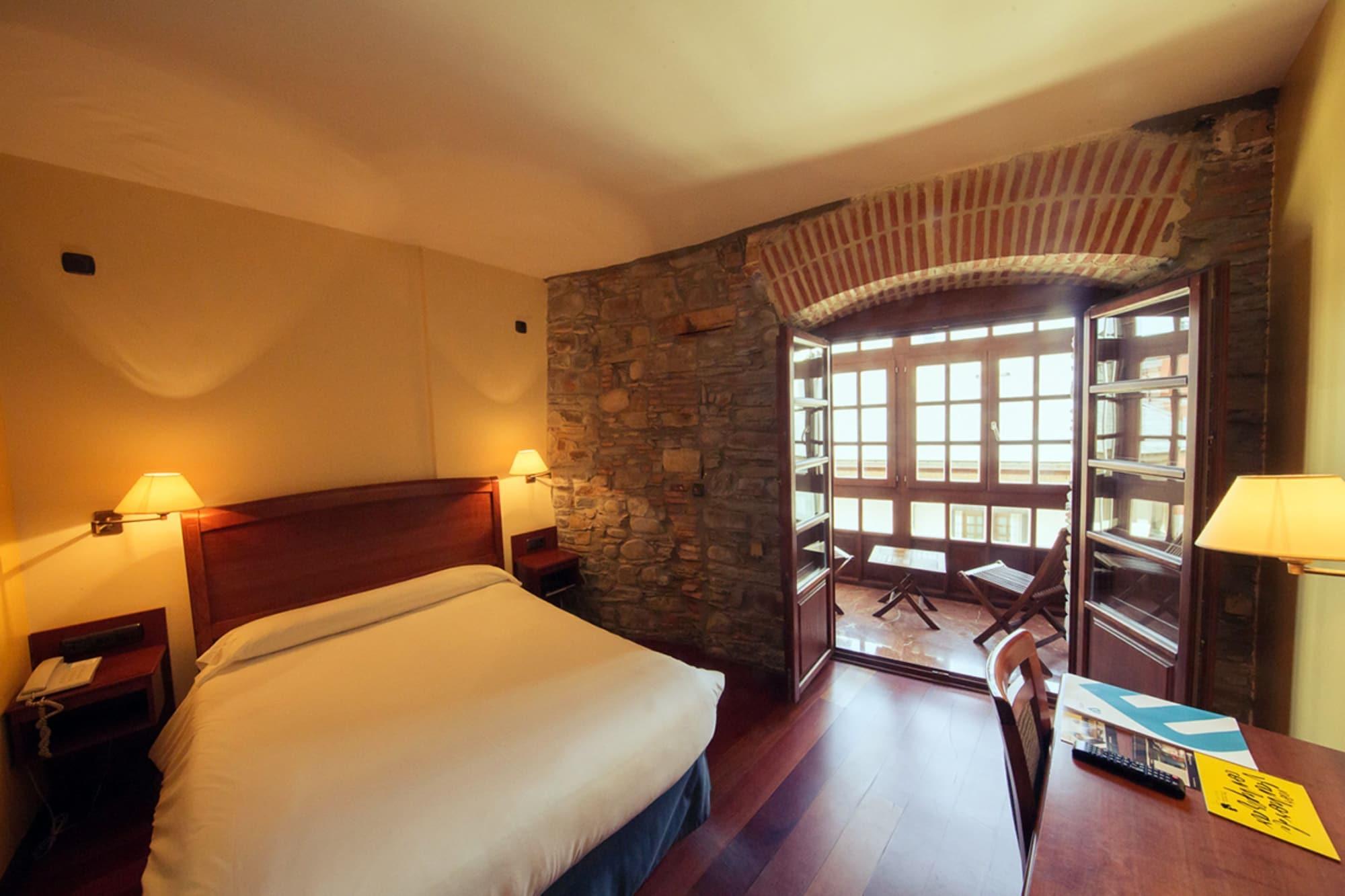 Hotel Aroi Bierzo Plaza Ponferrada Bagian luar foto