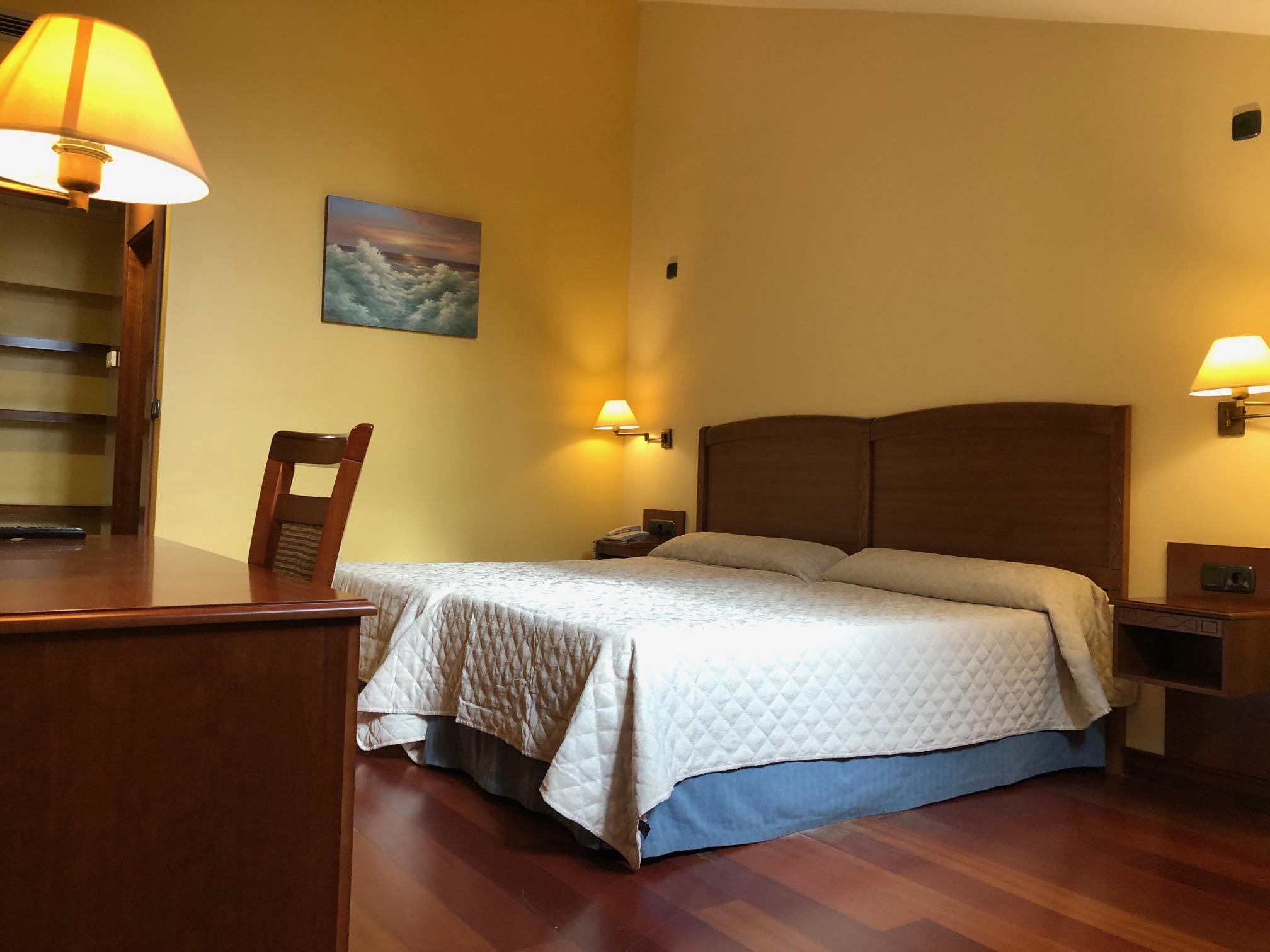 Hotel Aroi Bierzo Plaza Ponferrada Bagian luar foto