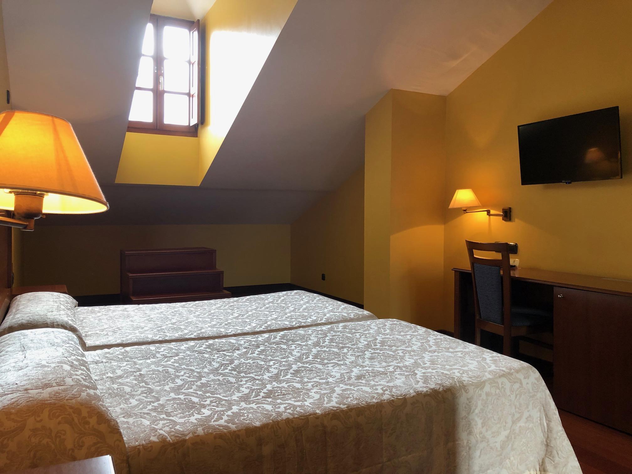 Hotel Aroi Bierzo Plaza Ponferrada Bagian luar foto