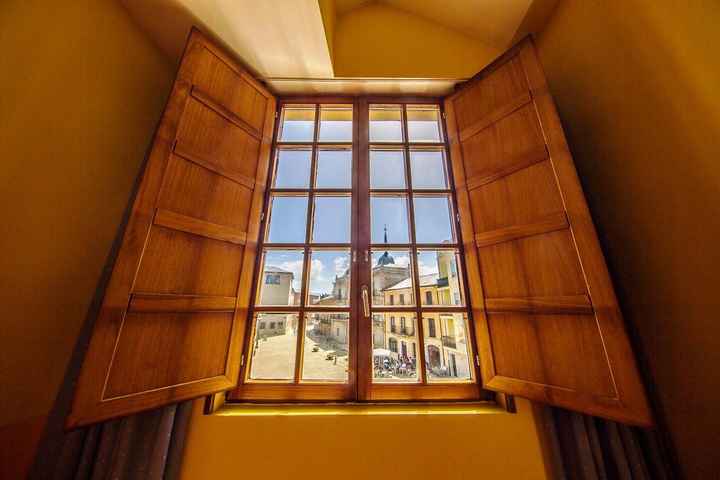 Hotel Aroi Bierzo Plaza Ponferrada Bagian luar foto