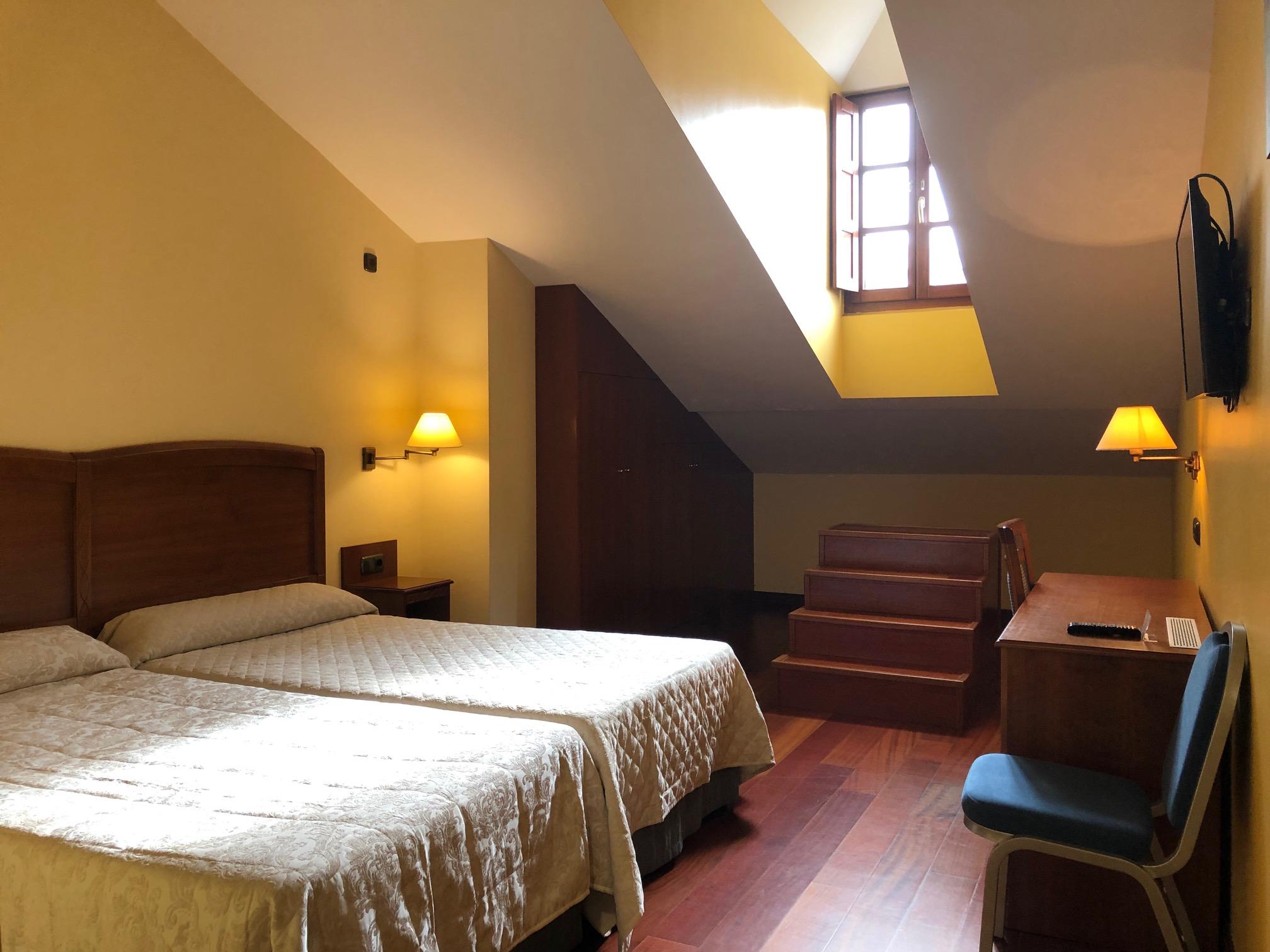 Hotel Aroi Bierzo Plaza Ponferrada Bagian luar foto