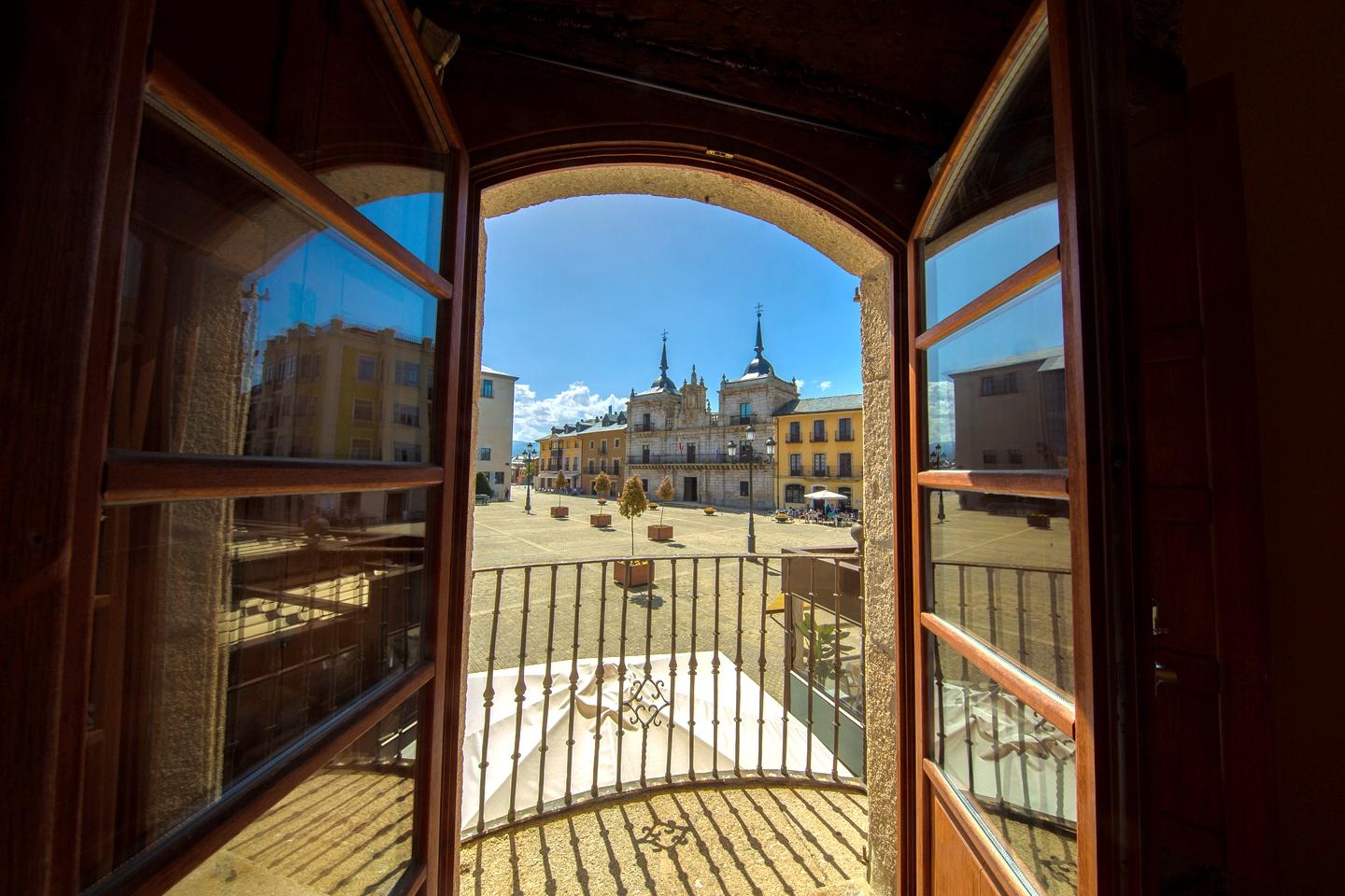 Hotel Aroi Bierzo Plaza Ponferrada Bagian luar foto