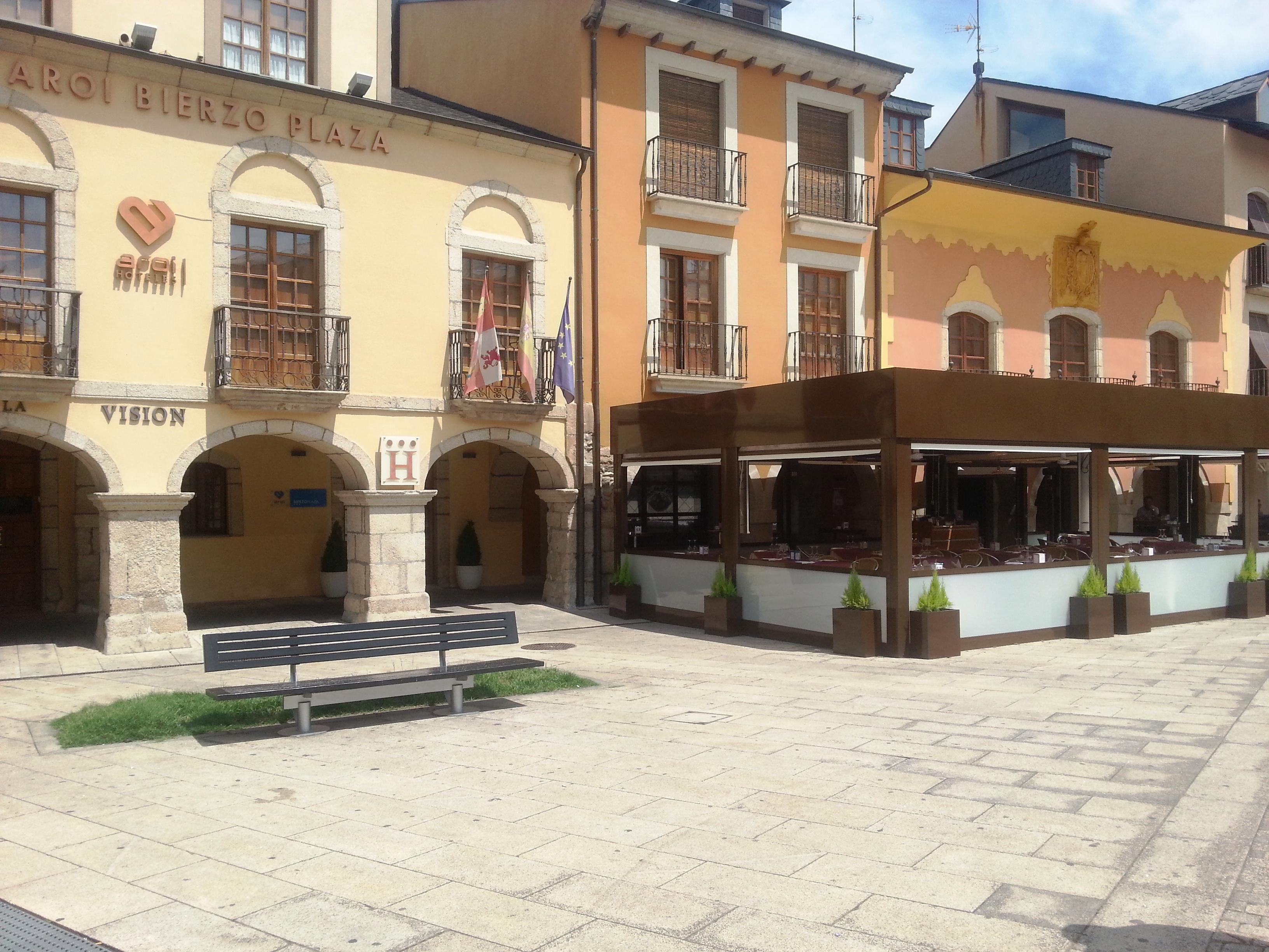 Hotel Aroi Bierzo Plaza Ponferrada Bagian luar foto