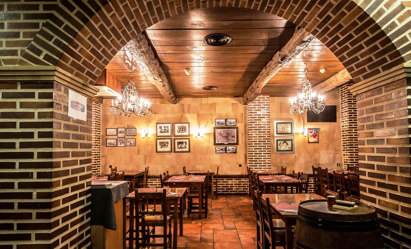 Hotel Aroi Bierzo Plaza Ponferrada Bagian luar foto