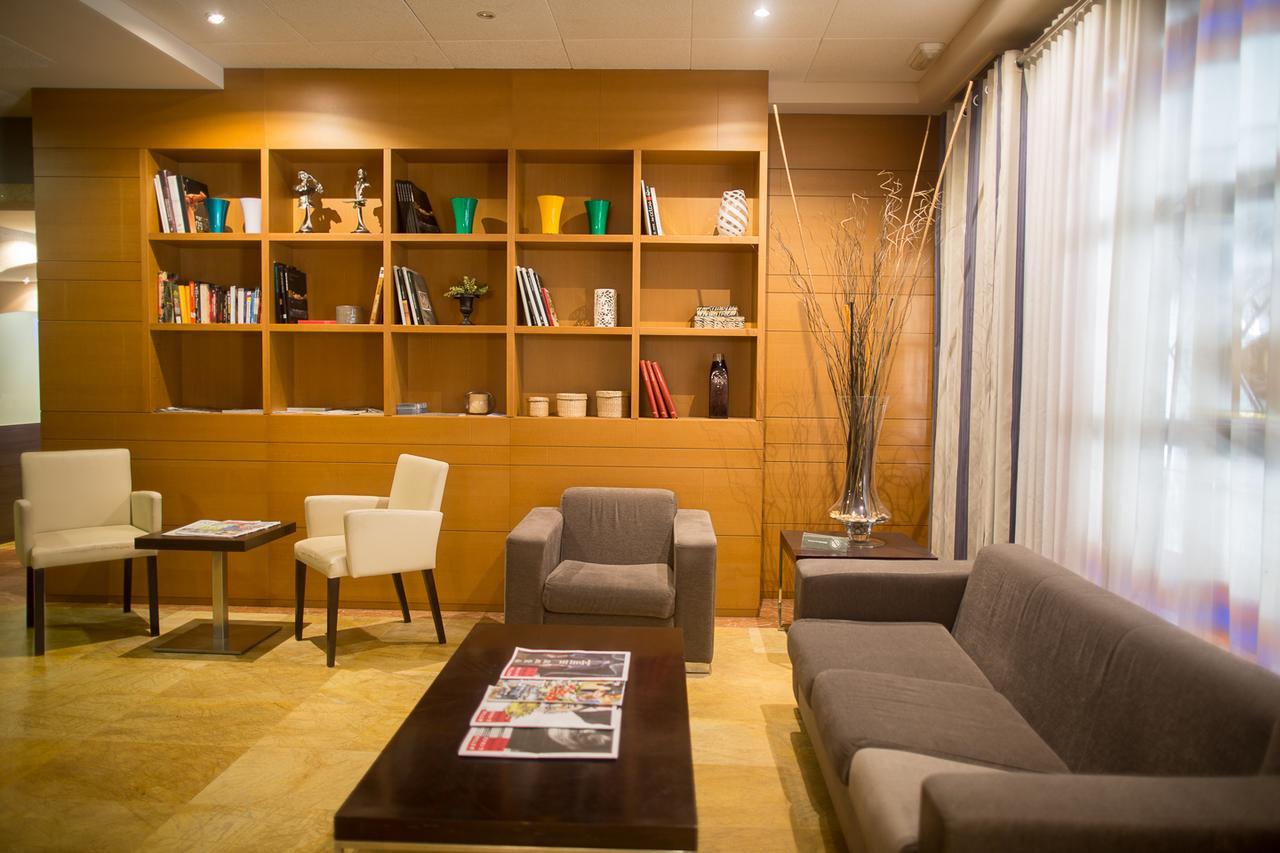 Hotel Aroi Bierzo Plaza Ponferrada Bagian luar foto